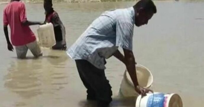 People struggle to find clean water in Sudan's capital